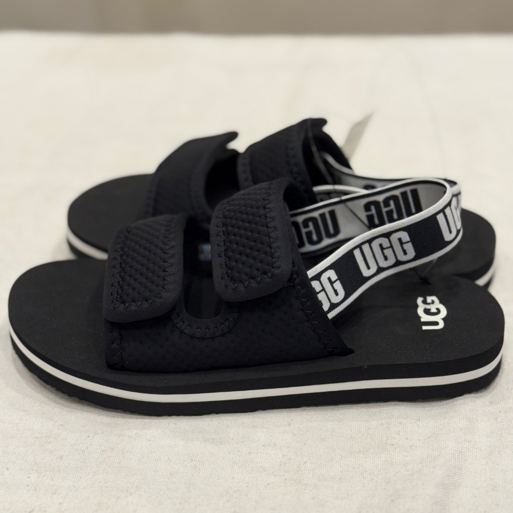 UGG Lennon Slingback Kids Sandals Color Black, Fits Women - Picture 4 of 9